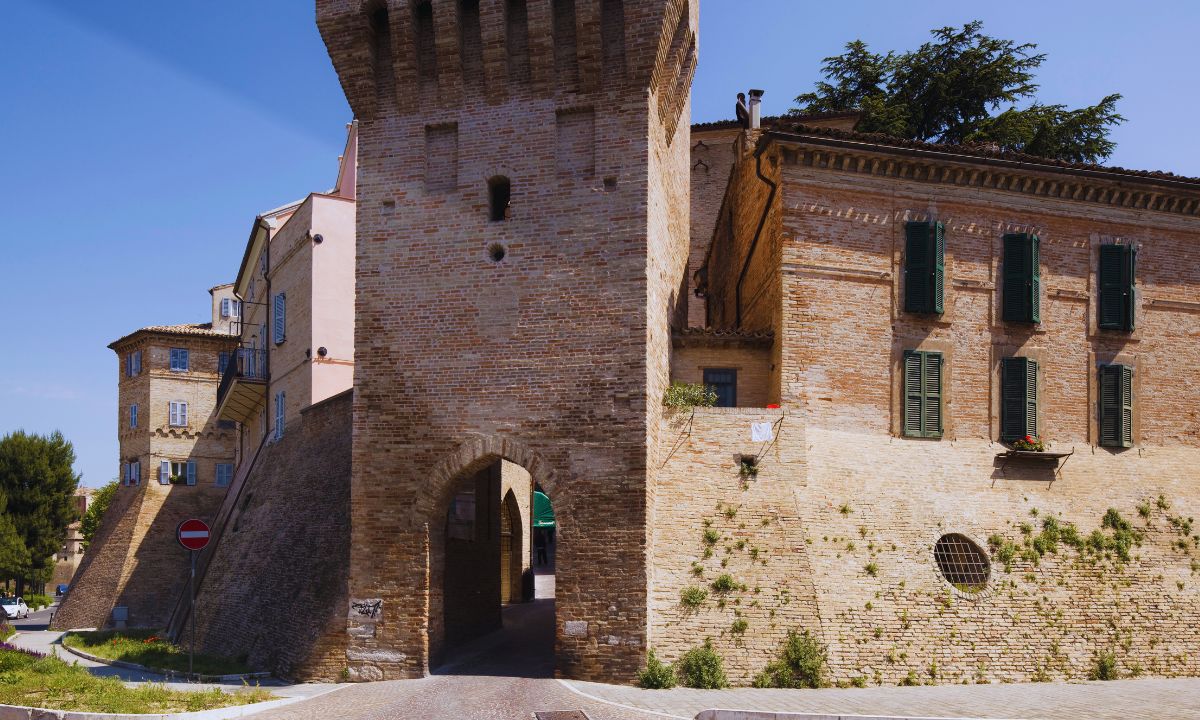 Porta Montana, la storica sentinella di Macerata tra mura e misteri